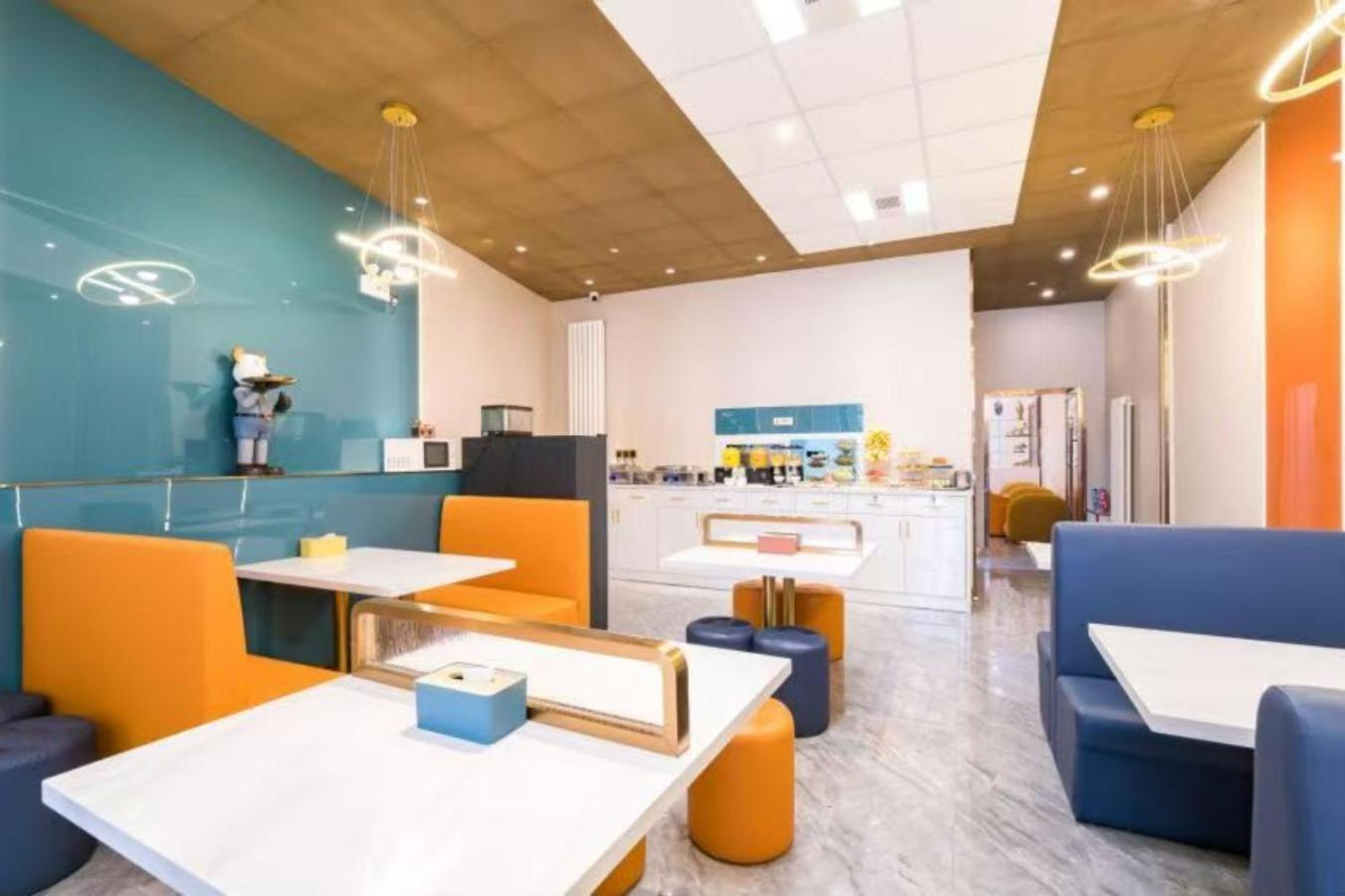 Hotel Dequan Luxury Cbd Branchcoffee, Fruits, Snacks, A Gym And A Laundry Are Provided For Free In The Lobby Beijing